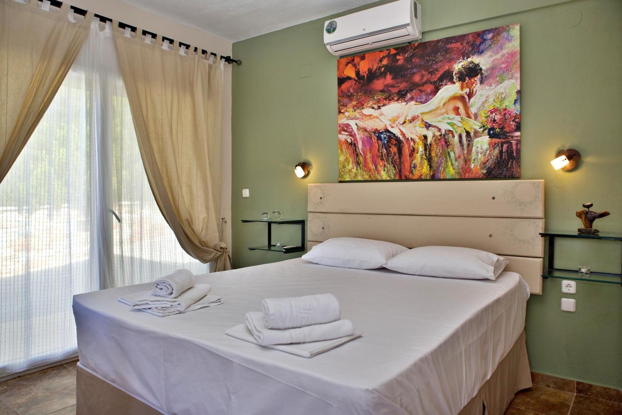 Axion Esti Apartments Skopelos Town Exterior photo