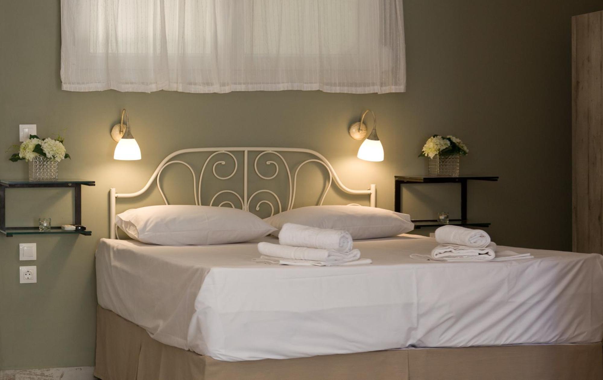 Axion Esti Apartments Skopelos Town Room photo