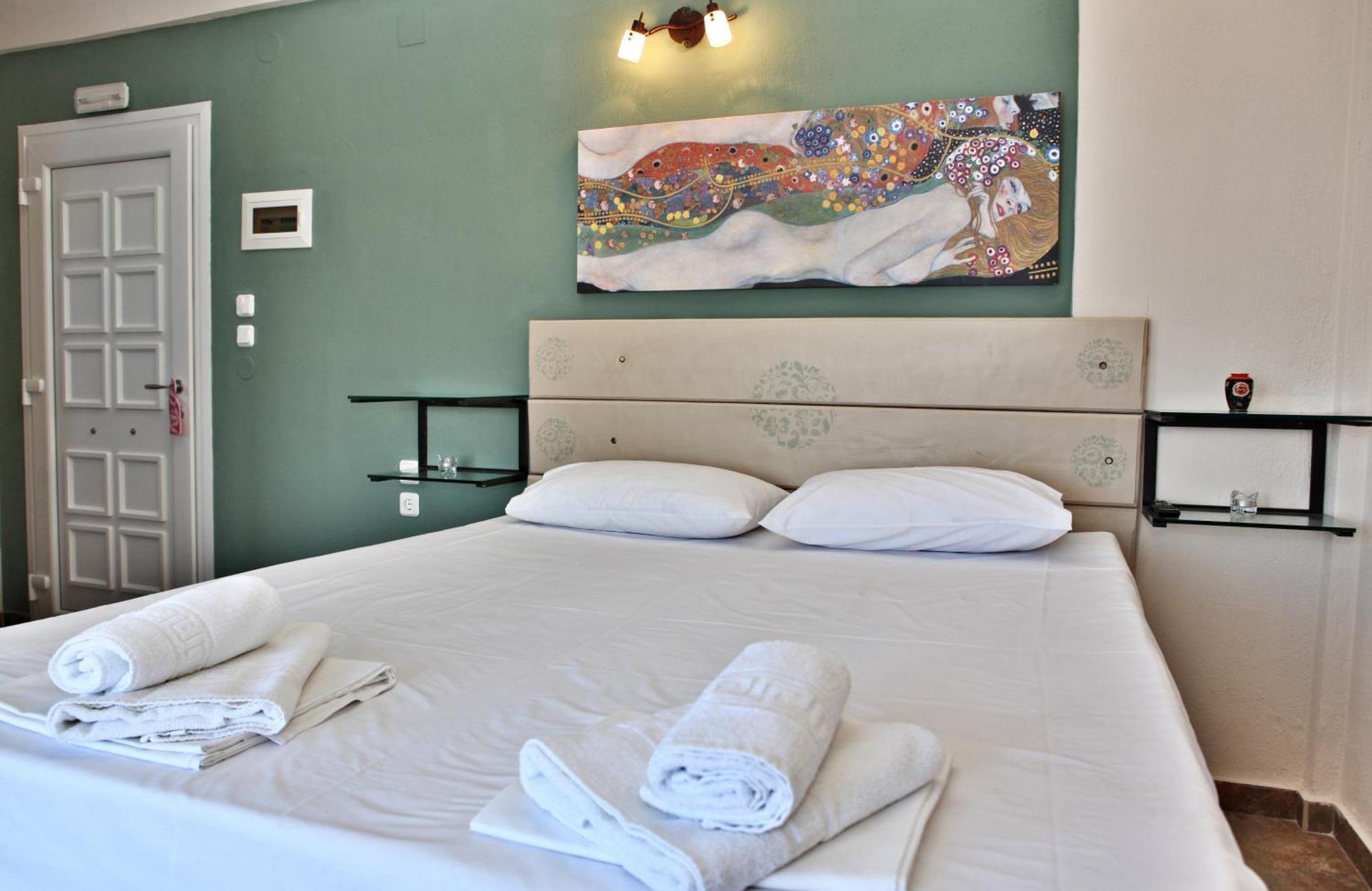 Axion Esti Apartments Skopelos Town Room photo