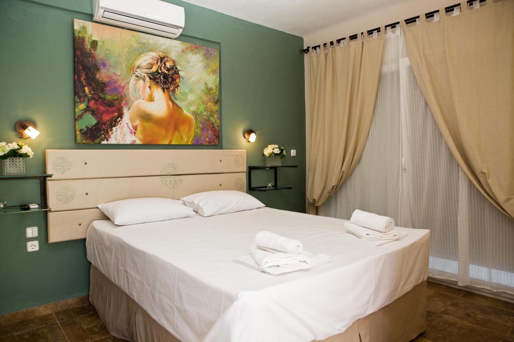Axion Esti Apartments Skopelos Town Room photo