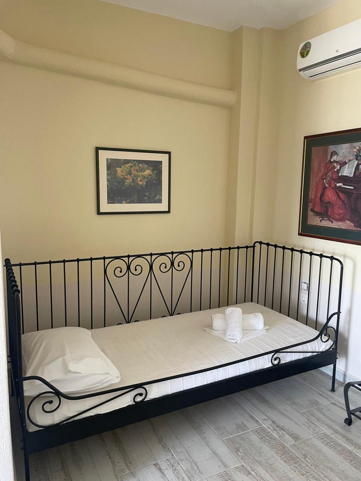 Axion Esti Apartments Skopelos Town Room photo