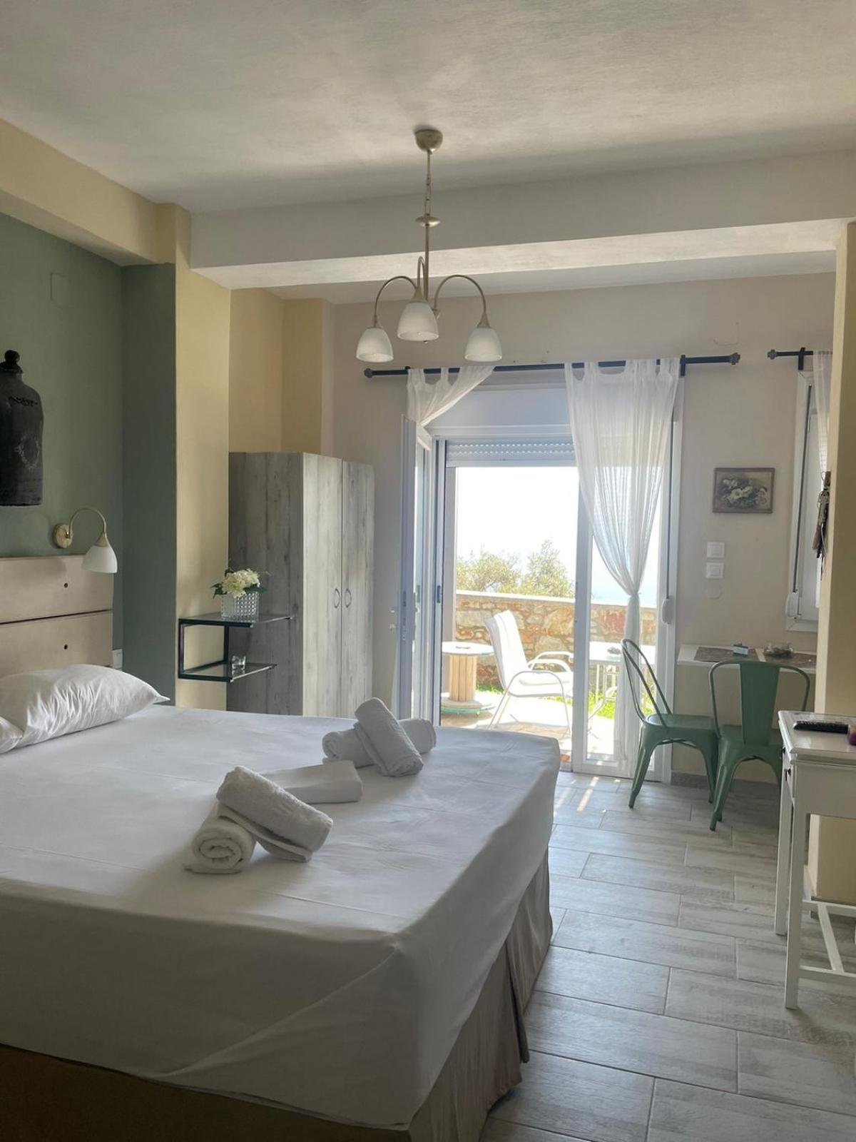 Axion Esti Apartments Skopelos Town Exterior photo